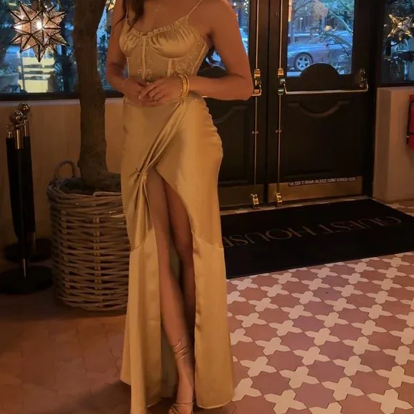 V. Chapman Calla Lilly Gown - Picture 1 of 3